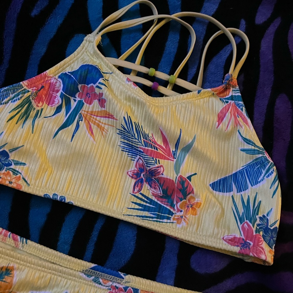 Pretty tropical yellow with flowers girls bikini💕 - Picture 2 of 6
